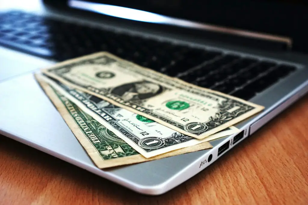 dinero d einternet foto Pixabay